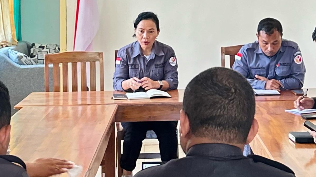 Rapat Mingguan Bawaslu Mabar