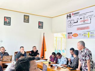 Anggota Panwascam Boleng