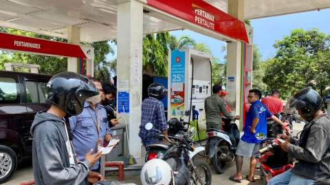 Pembagian Stiker Pencegahan di SPBU Wardun Labuan Bajo