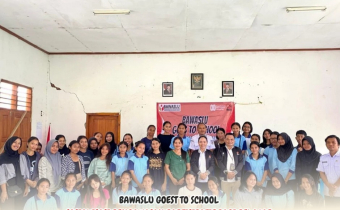 Perkuat Demokrasi Sejak Dini, Bawaslu Mabar Gandeng SMAN 1 Komodo