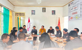 Bahas DPTB, Bawaslu Manggarai Barat Terima Kunjungan Mantan Anggota Bawaslu Eduardus Ndundu